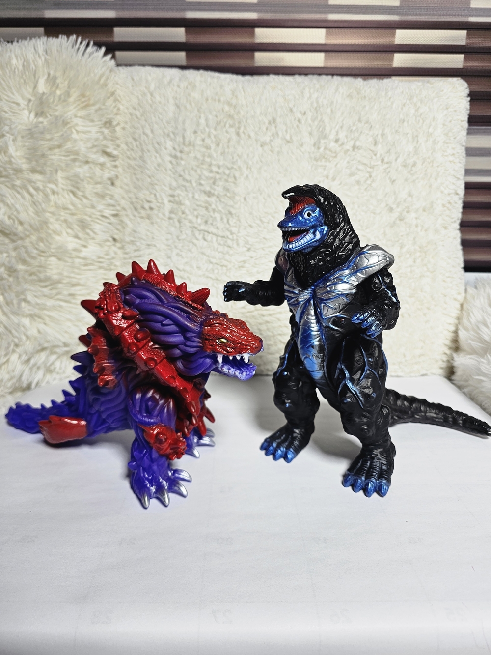 Lot Of 2 Bandai Ultra Monster DX Gorg Fire Golza Vs Magata No Orochi (Ultraman)